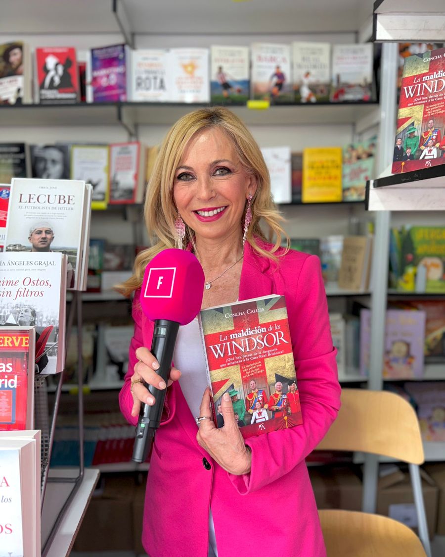 Concha Calleja con La maldición de los Windsor en la Feria del Libro